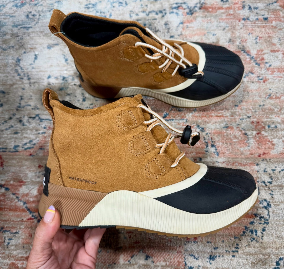 Tan Sorel Shoes, 4