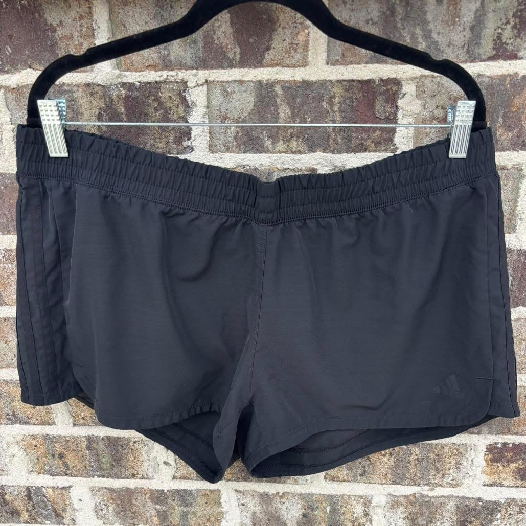 Adidas Shorts SZ XL
