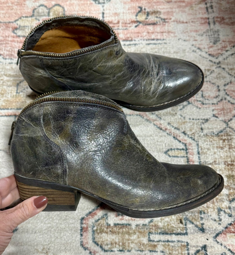 Distressed Very Volatile Shoes, 7.5