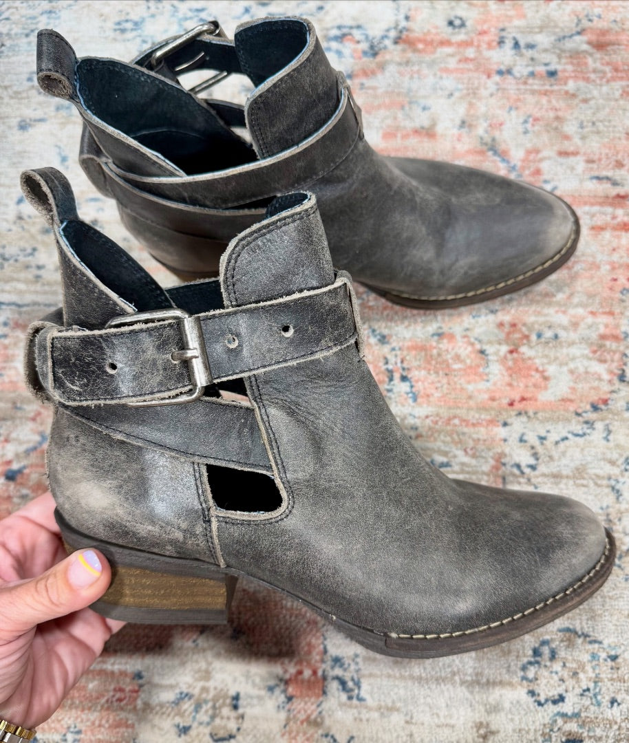 Gray Volatile Shoes, 7.5