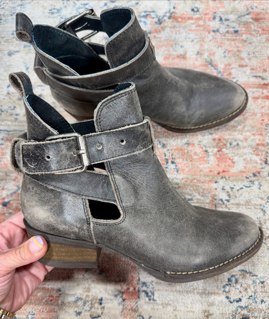 Gray Volatile Shoes, 7.5