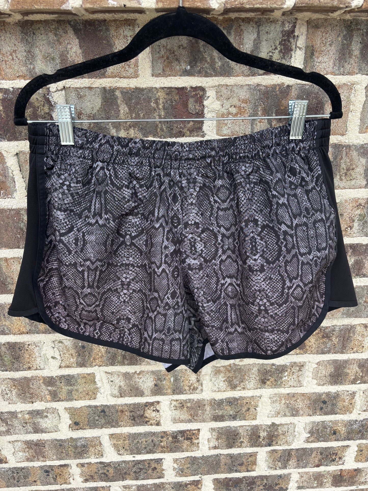Danskin Snake Skin Shorts SZ XL