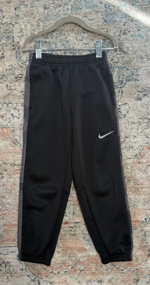 Black Nike Boys, 6