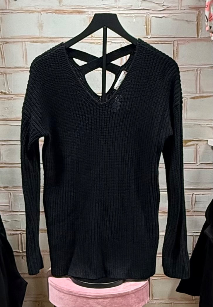 Black Pink Rose Sweater, M