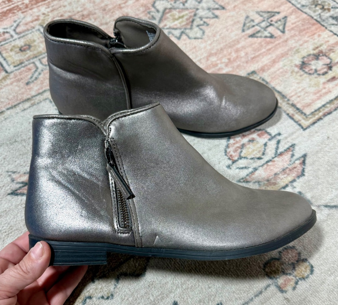Silver Cat & Jack Shoes, 6
