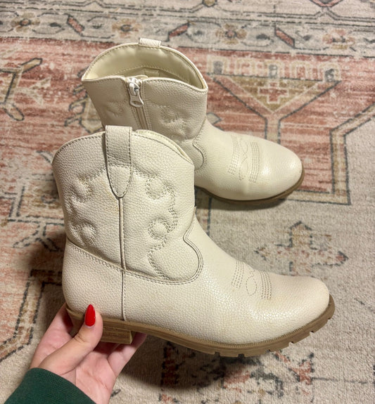 white  kid’s shoes, 2y