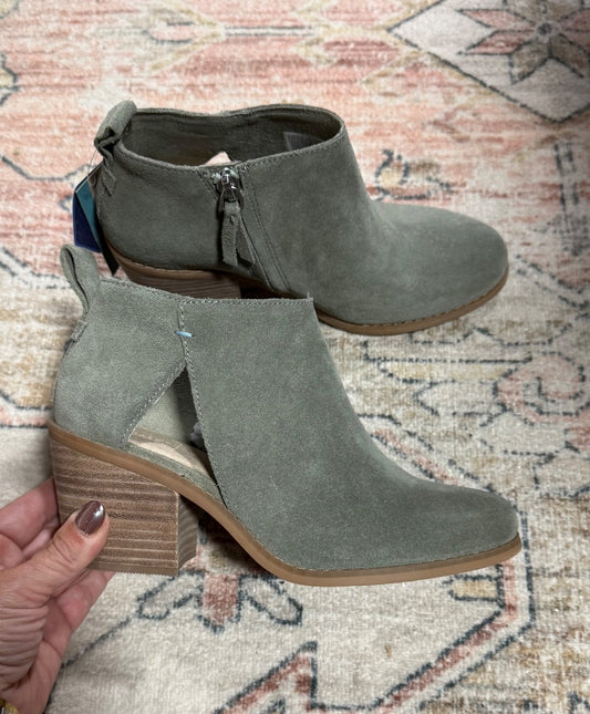 Olive Tom’s Shoes, 5.5