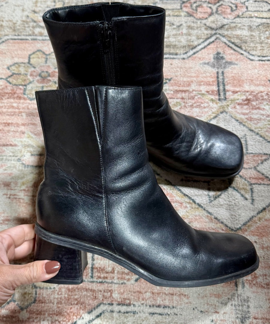 Black Naturalizer Shoes, 7.5