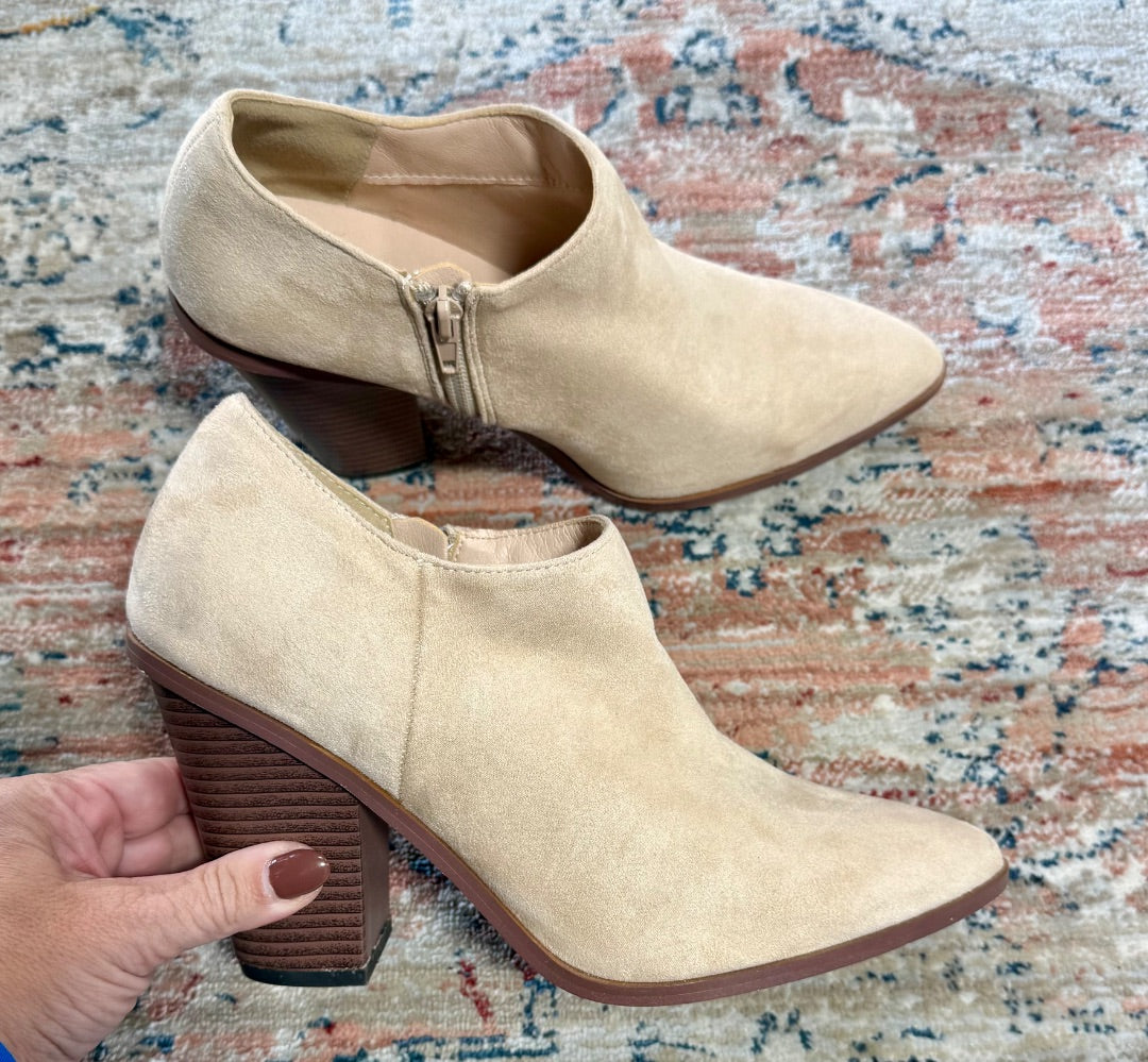 Beige Chase & Chloe Shoes, 8