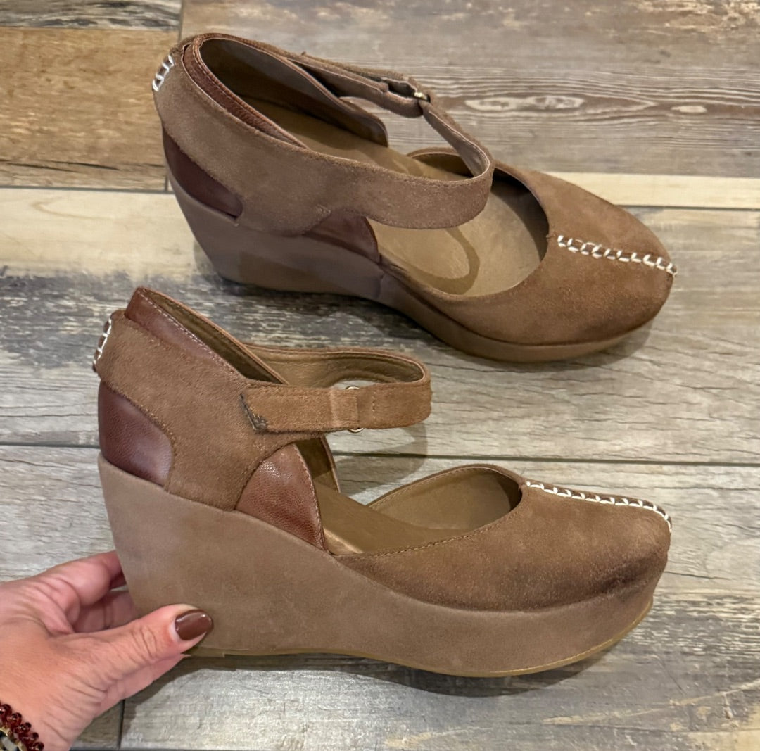 Brown Antelope Shoes, 39 (8-8.5)